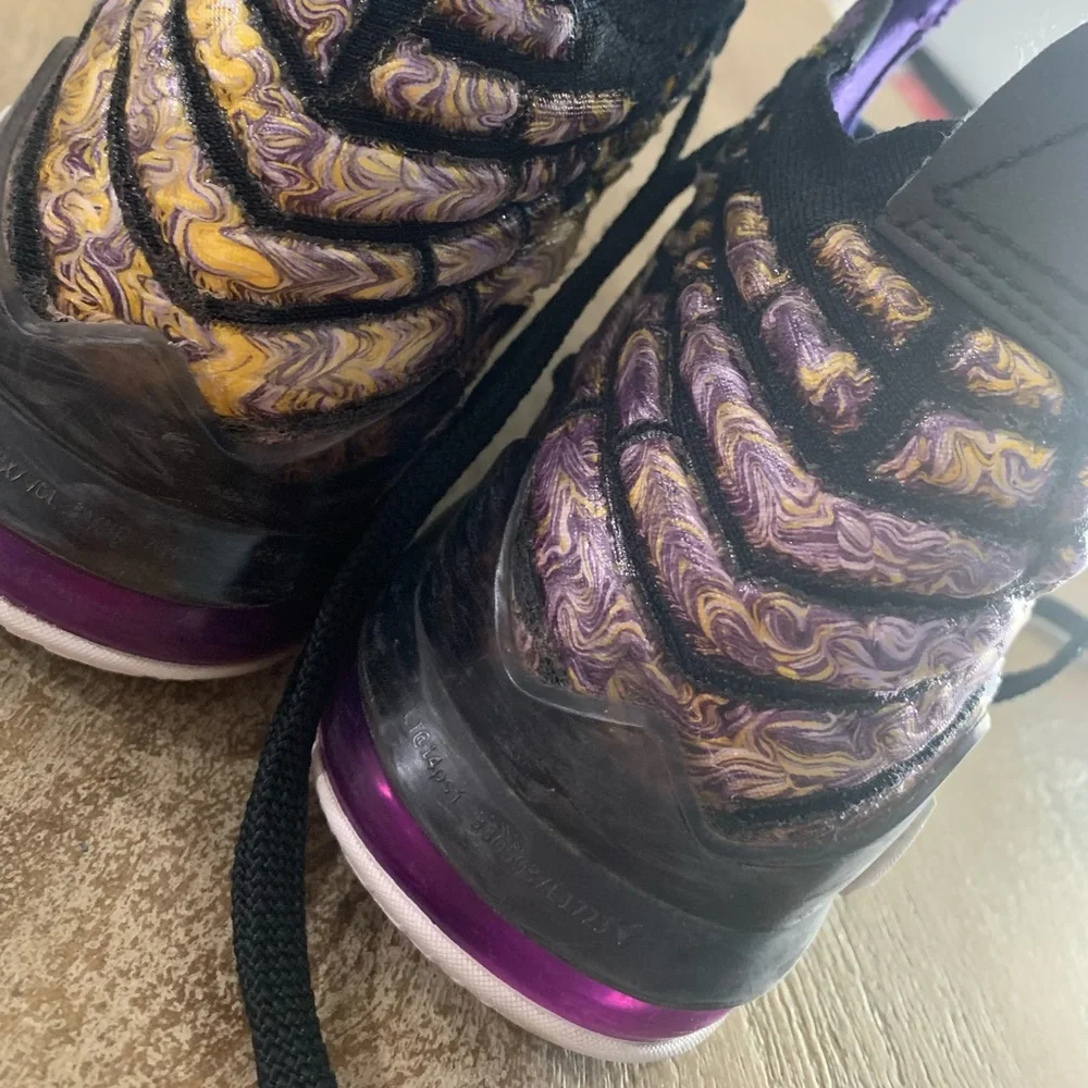 Boys LeBron 17 GS 'Infrared VI'